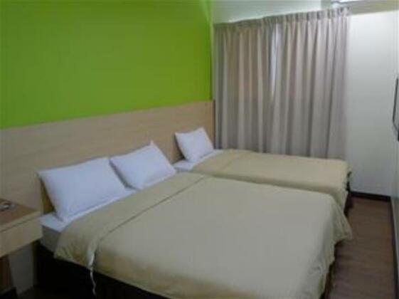 Maxim Hotel - Photo2