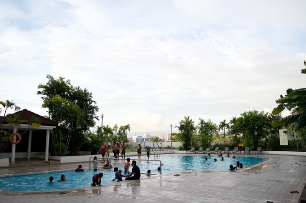 NITE @ Likas Square - Photo3