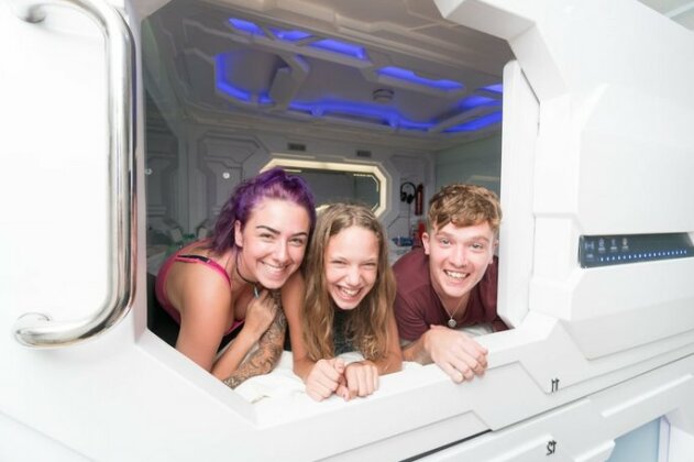 Seaview Capsule Hotel - Photo2