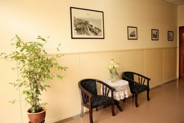 Victoria Hotel and Hostel - Photo3