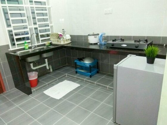 Anggun Beach Guest House - Photo2