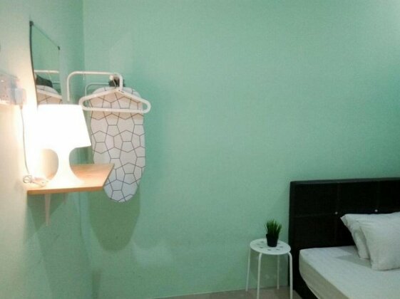 Anggun Beach Guest House - Photo4