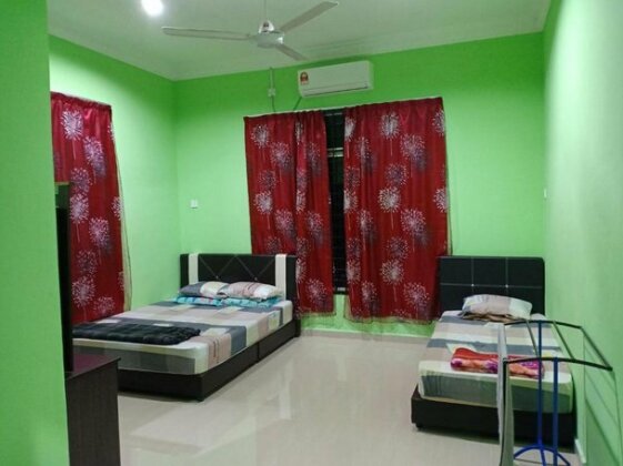 HR Iman Homestay - Photo5