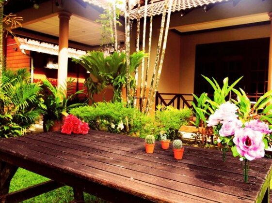 Six Villa Inn - Photo2