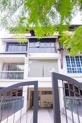Bangsar Townhouse 3 Level by Perfect Host