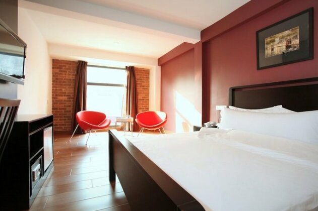 Crossroads Hotel - Photo2
