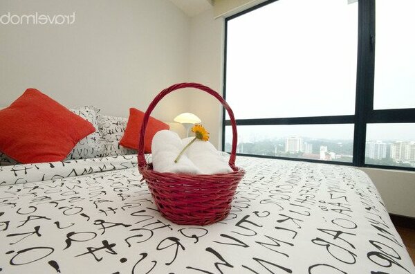 KL Stylish 2 Bedroom Apartment For 4 - Photo4