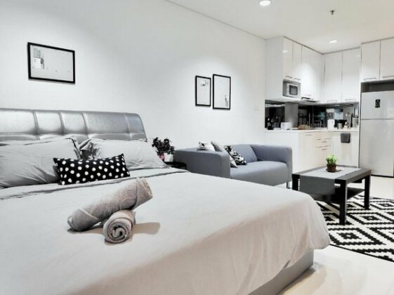 Minimalist Studio Mercu Summer Suites - Photo2