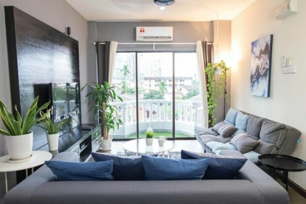 Omar's Place - Photo2