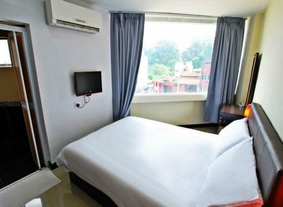 OYO 499 Comfort Hotel Sentul - Photo5