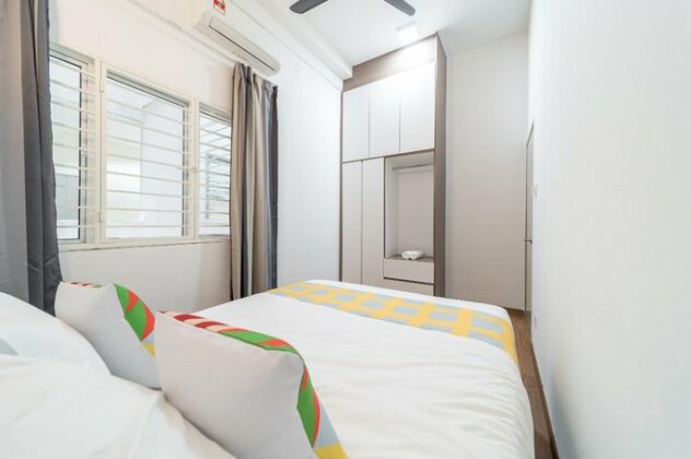 OYO Home 790 Premium 2BR Vue Residences - Photo4