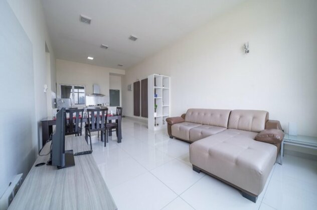 OYO Home 791 Luxury 2BR Vue Residence - Photo2