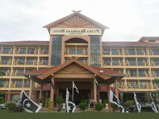 Putra Brasmana Hotel - Photo3
