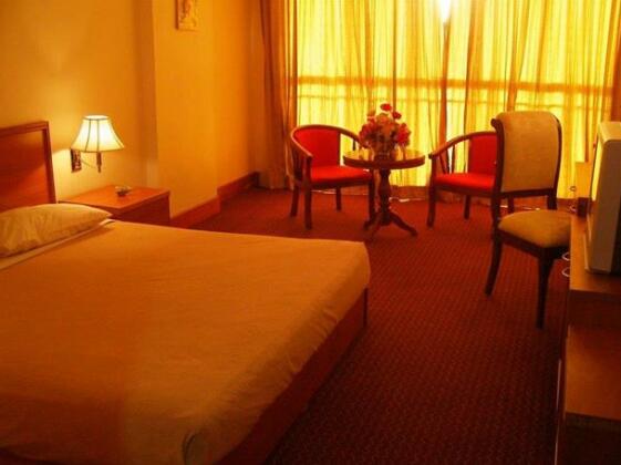 Putra Brasmana Hotel - Photo4