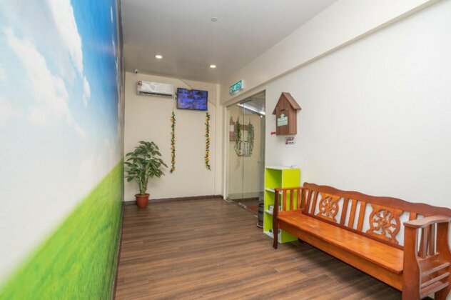 OYO 89410 Z & h Hotel - Photo4