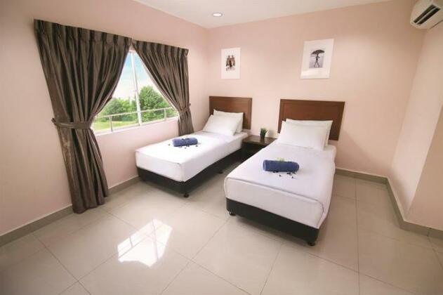 Shining Hotel - Photo5