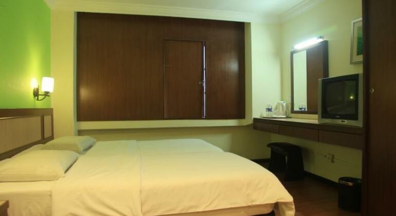 The Inn Hotel - Photo2