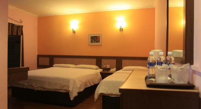 The Inn Hotel - Photo4