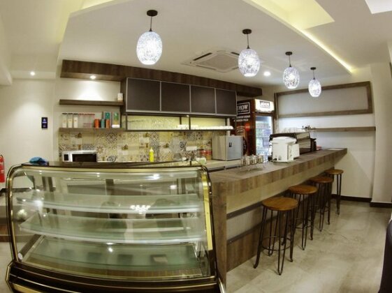Meriton Inn - Photo2