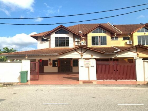 SPOT ON 89941 Rivermoon Guest House - Photo2