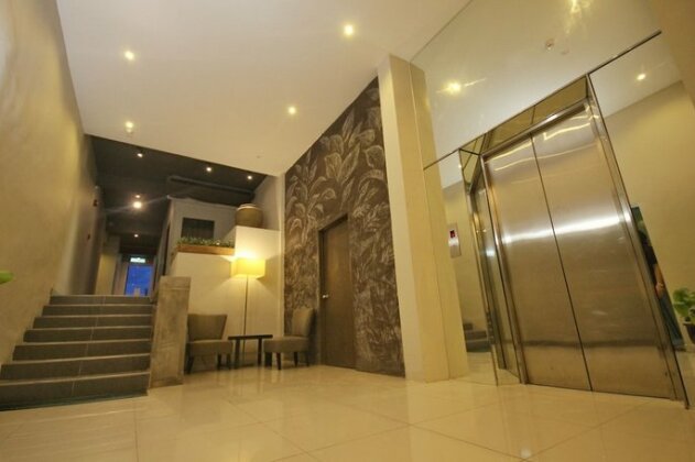The Riverbank Hotel - Photo2
