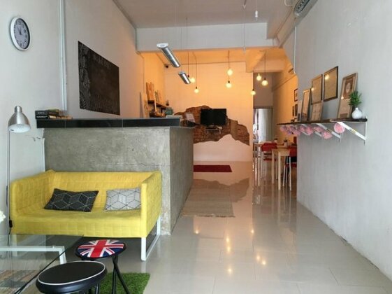 Check In Lodge - Photo2