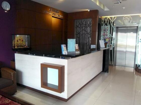 Grand Medallion Hotel - Photo2