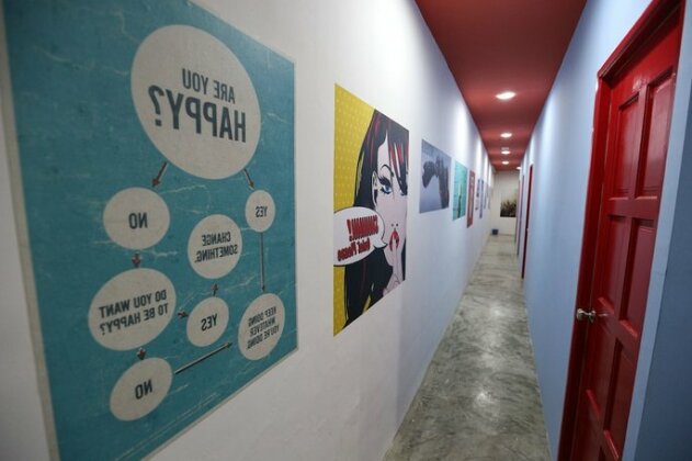 Noisy Room - Photo2