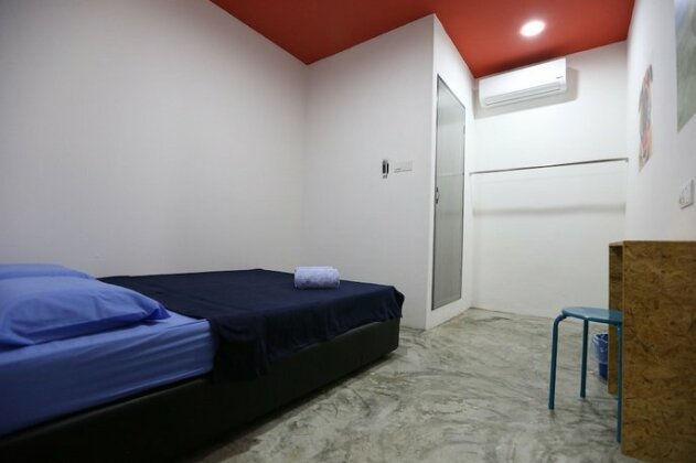 Noisy Room - Photo4
