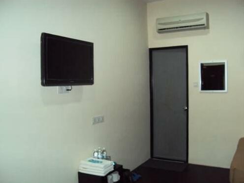 OYO 728 Tai Pan Hotel - Photo2