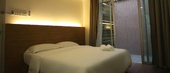 Place2Stay - Opposite Hilton - Photo5