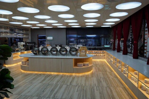 Regatta Suites - Photo2