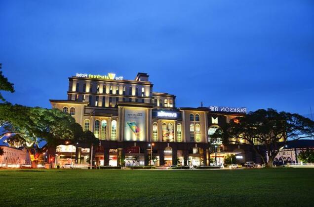 The Waterfront Hotel Kuching - Photo2