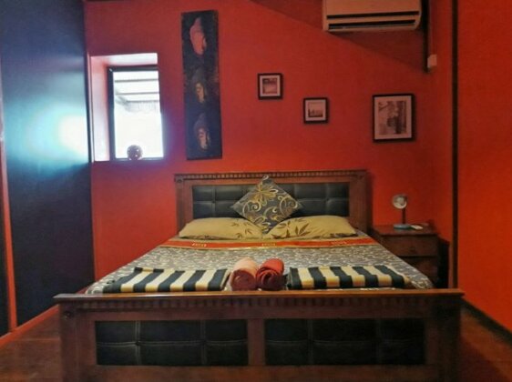 Threehouse Bed & Breakfast - Photo2
