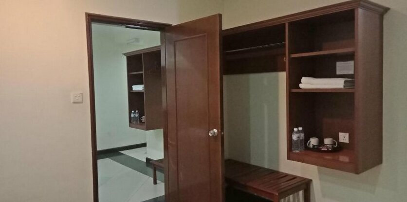 The Upper Deck Hotel - Photo3