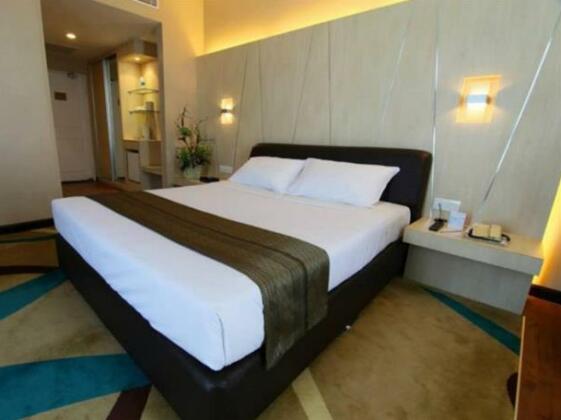 Billion Waterfront Hotel - Photo5