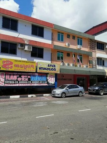 Red Tomato Hotel - Photo2