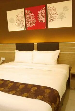 GM Holiday Hotel - Photo3