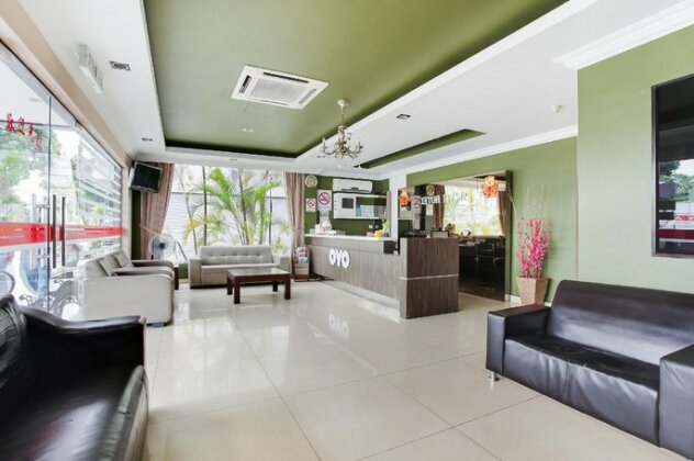 OYO 89518 Sejati Hotel - Photo2