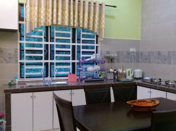 Mirza Homestay Marang - Photo4