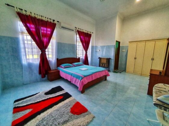 Monie's Homestay Marang - Photo2