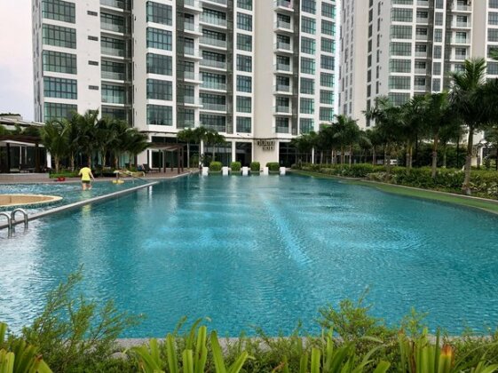 Luxury Smart Apartment w/ Poolview @Green Haven