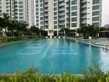 Luxury Smart Apartment w/ Poolview @Green Haven