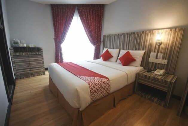 OYO 985 Hotel Nur - Photo2