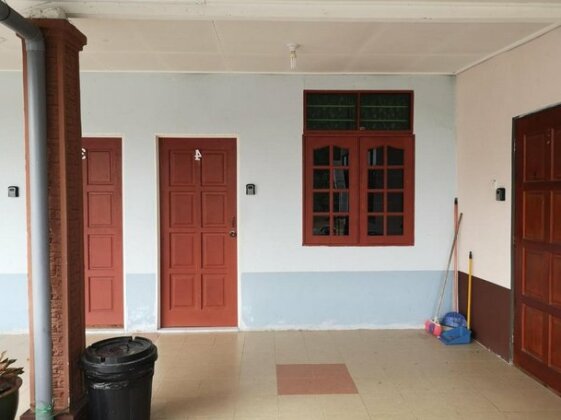Merkang Guesthouse Pasir Puteh - Photo2