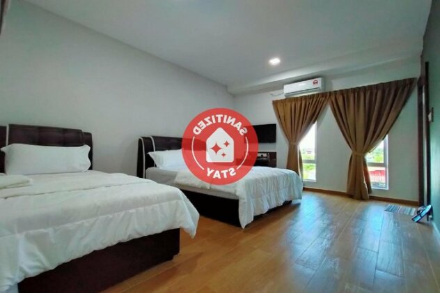 OYO 89859 Pp Traveller's Hotel - Photo2