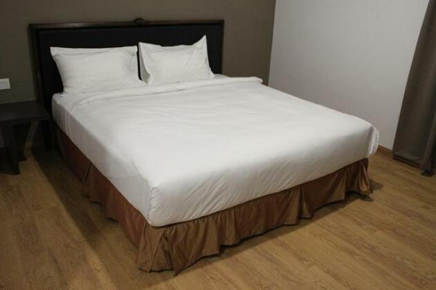 East Mount Hotel - Photo2