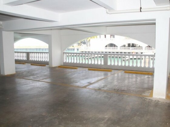 Marina Crescent Condominium - Photo2