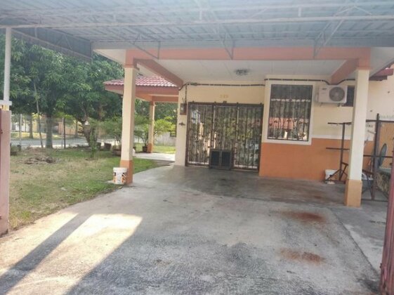 Umar Homestay Batu 4