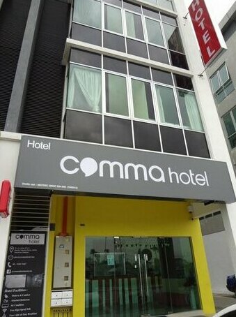 OYO 758 Comma Hotel